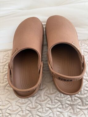 CROCS Slip-On Classic Crafted Clog in Pink Caramel